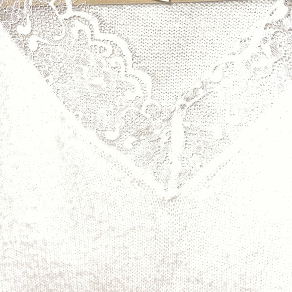 H&M soft white sweater with lace trim - Picture 5 of 5